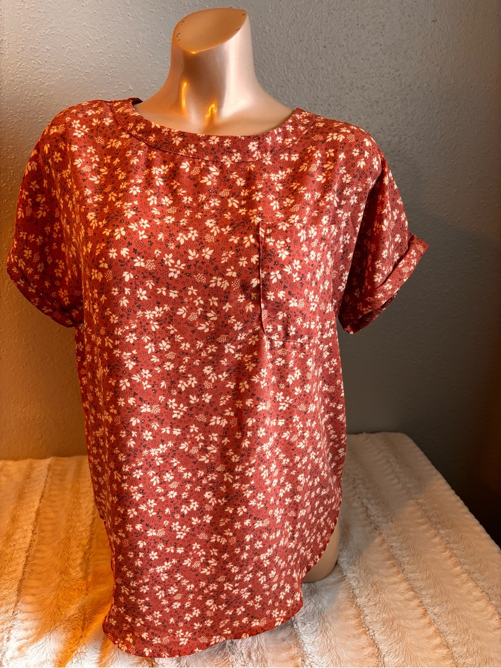 Buffalo Women's Rust Floral Short-Sleeve Pocket Top